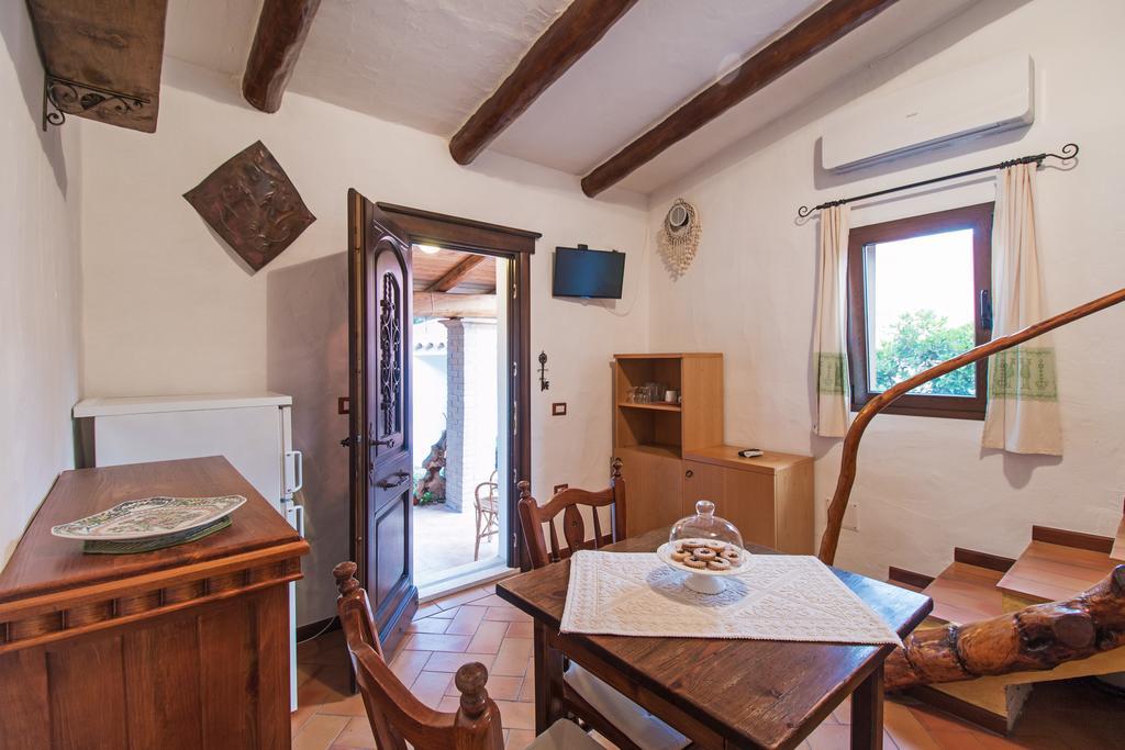 Casa Vacanze San Pantaleo Exterior foto